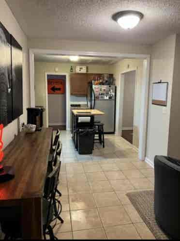 2 Rooms Avail - 
 per mo per room