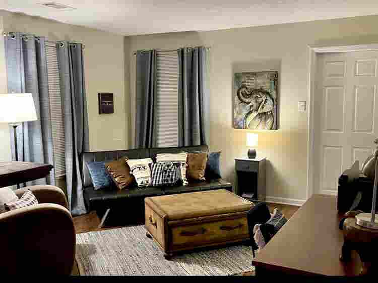 2 Rooms Avail - 
 per mo per room