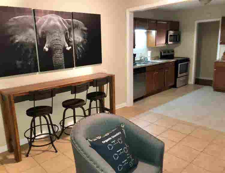 2 Rooms Avail - 
 per mo per room