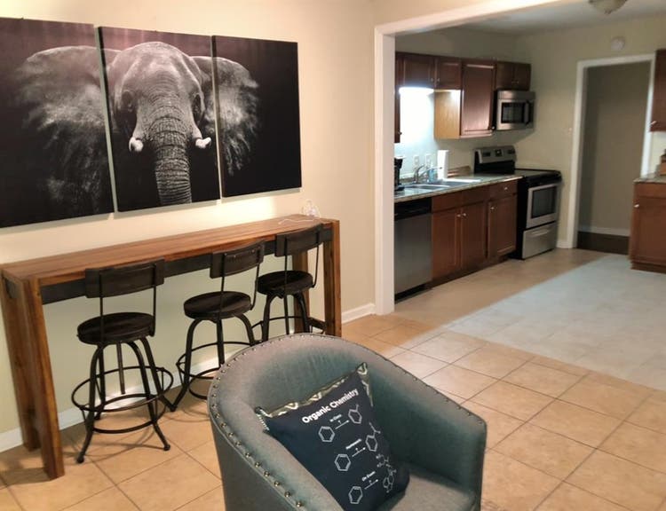 2 Rooms Avail - 
 per mo per room