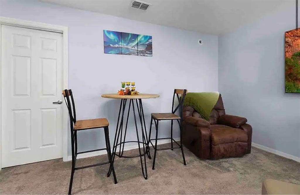 Nice house finding roommates