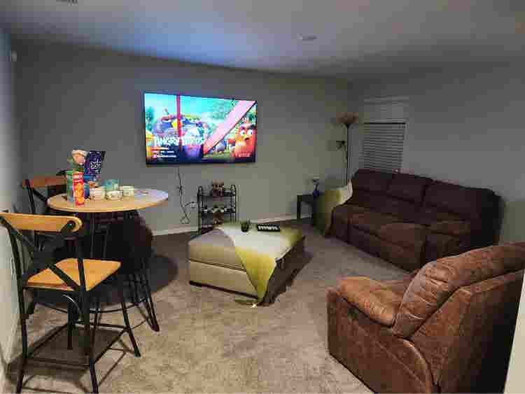Nice house finding roommates