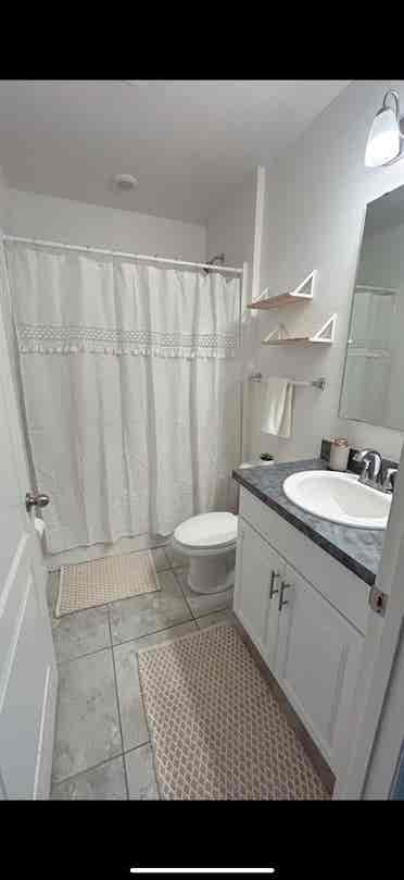 ROOM FOR RENT!!
