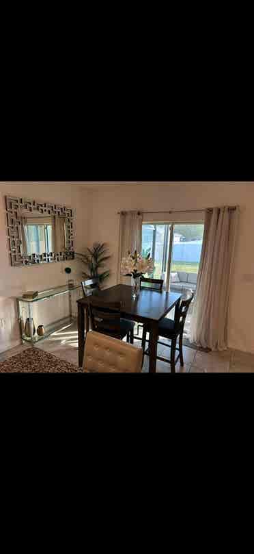 ROOM FOR RENT!!