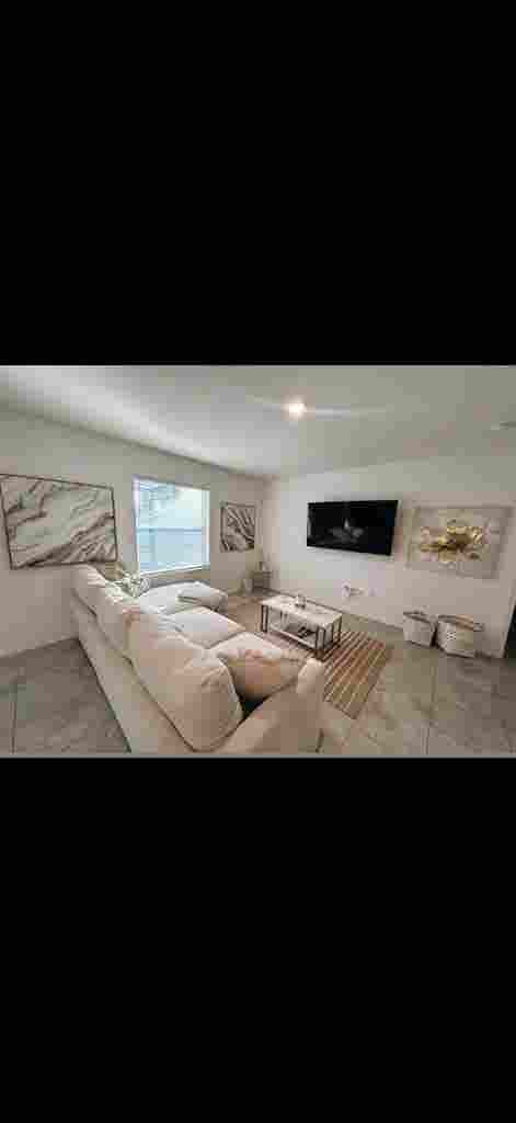 ROOM FOR RENT!!