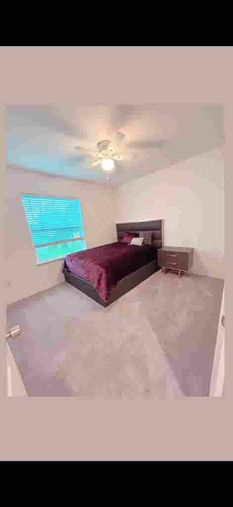 ROOM FOR RENT!!
