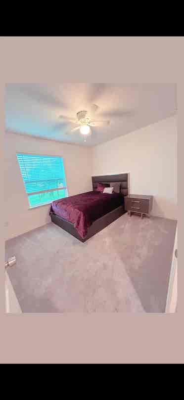 ROOM FOR RENT!!