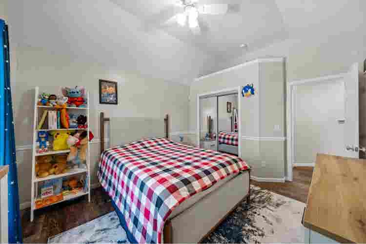 Spacious .5 bathroom