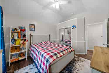 Spacious .5 bathroom