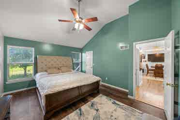 Spacious .5 bathroom