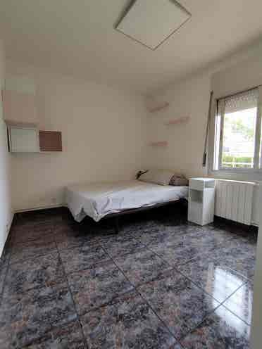 HABITACIÓN EN SINGUERLIN