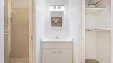 ROOM WITH PRIVATE BATH FOR RENT