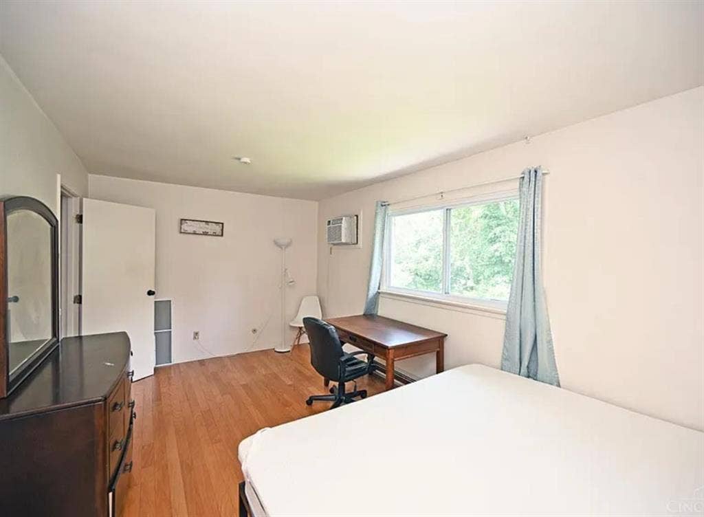 2 story townhouse close to campus!