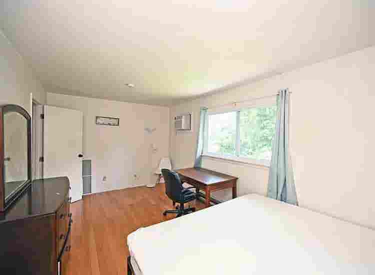 2 story townhouse close to campus!