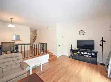 2 story townhouse close to campus!