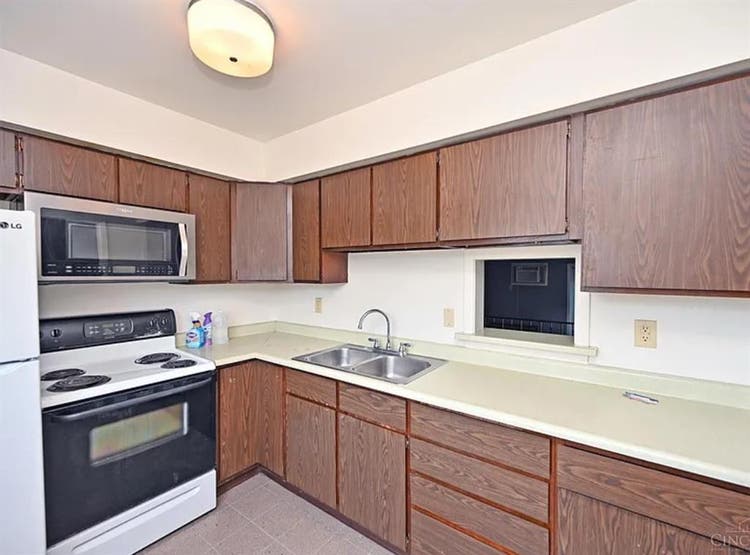 2 story townhouse close to campus!