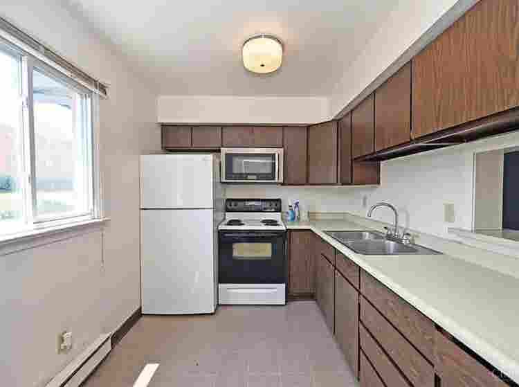 2 story townhouse close to campus!