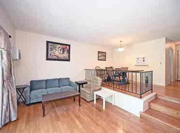 2 story townhouse close to campus!