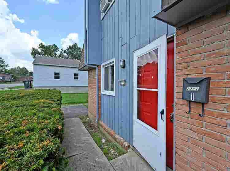 2 story townhouse close to campus!