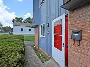 2 story townhouse close to campus!