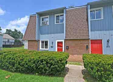 2 story townhouse close to campus!