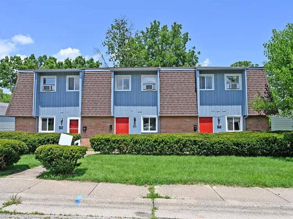 2 story townhouse close to campus!