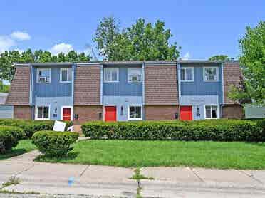 2 story townhouse close to campus!