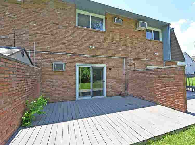 2 story townhouse close to campus!
