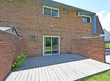2 story townhouse close to campus!