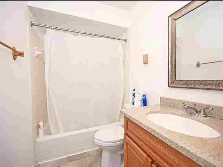 2 story townhouse close to campus!