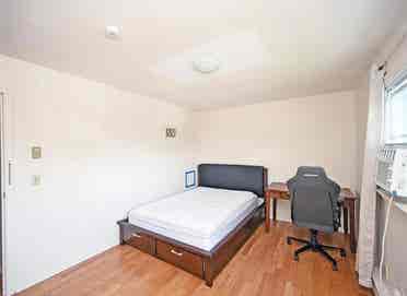 2 story townhouse close to campus!