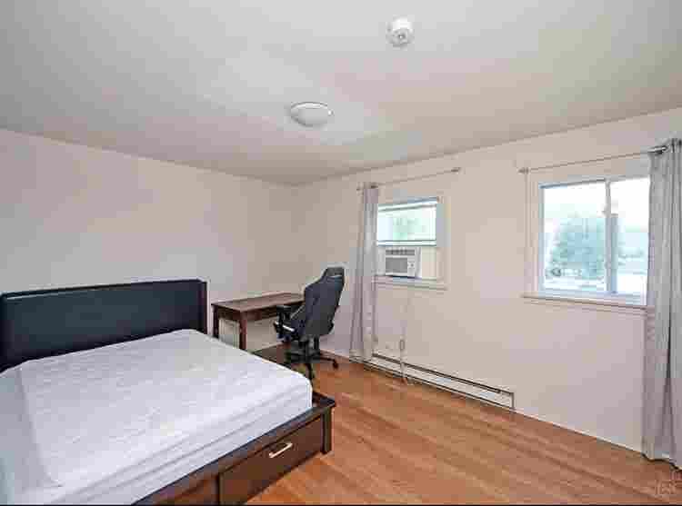 2 story townhouse close to campus!