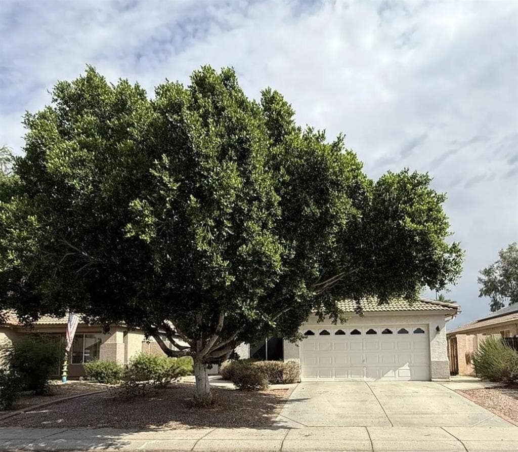 Rooms 5 min from Arrowhead mall!