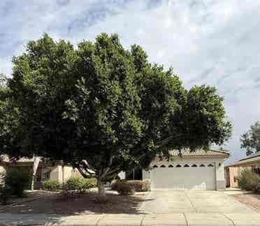 Rooms 5 min from Arrowhead mall!