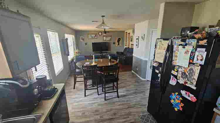 Lake front home w/room 4 Rent