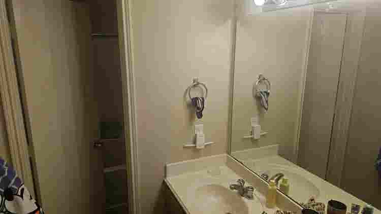 Lake front home w/room 4 Rent