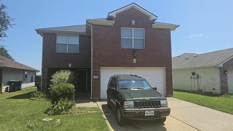 Lake front home w/room 4 Rent