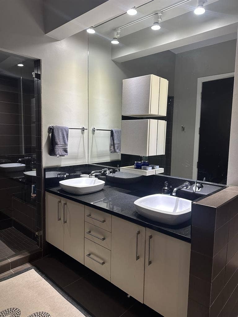 Primary fully furnished bedroom