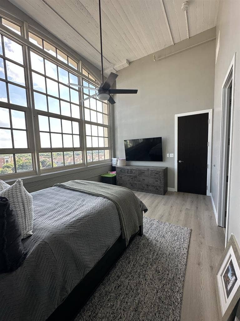 Primary fully furnished bedroom