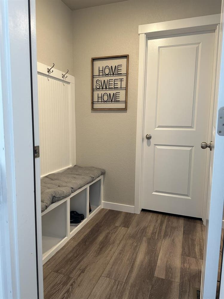 Room for rent  a monthh