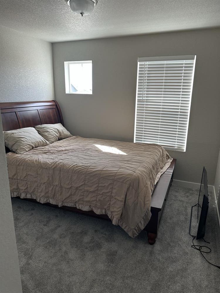 Room for rent  a monthh