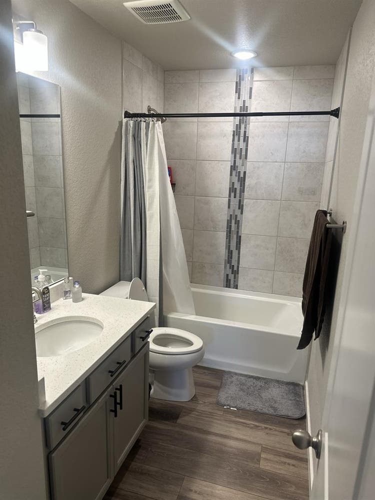 Room for rent  a monthh