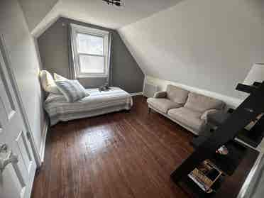 5-Bedroom – Parking & Laundry