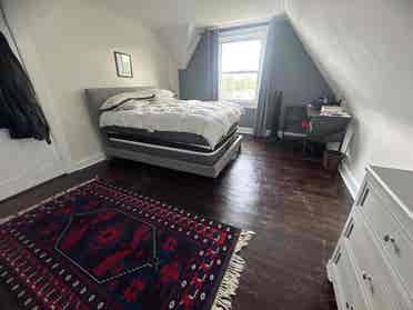 5-Bedroom – Parking & Laundry