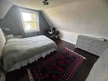 5-Bedroom – Parking & Laundry