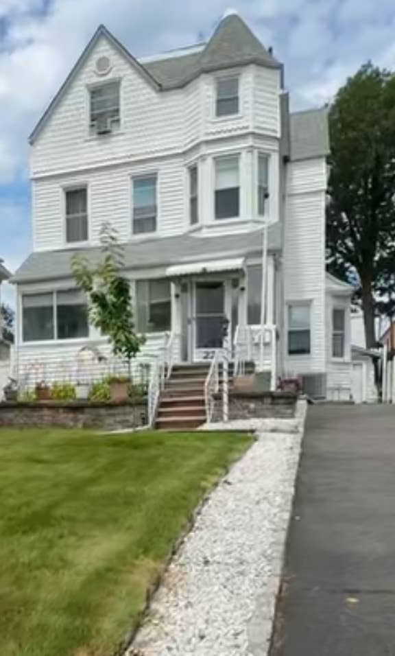5-Bedroom – Parking & Laundry