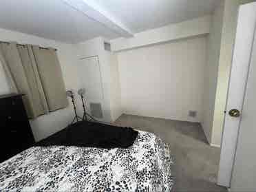 Drag Queen Seeks Fab Roomie Now