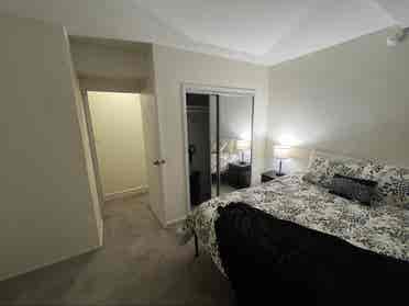 Drag Queen Seeks Fab Roomie Now