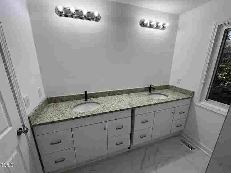 5 BR in Durham