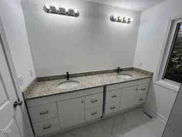 5 BR in Durham